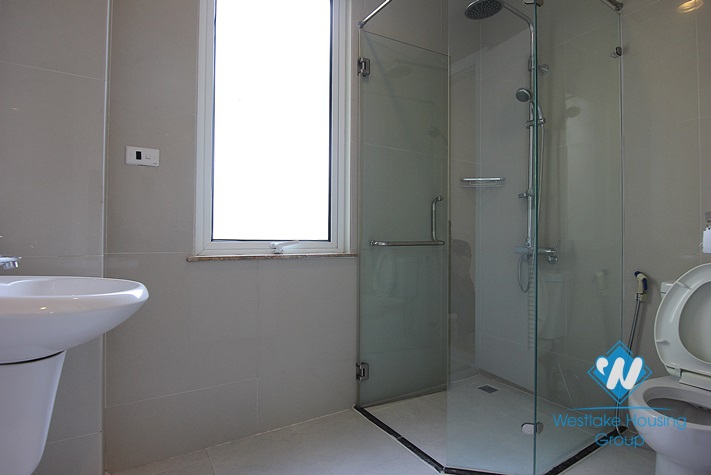 Splendid villa for rent on the lake in Tay Ho, Hanoi 